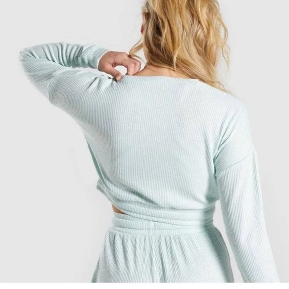 Gymshark Relaxed Sweater - Picture 2 of 4